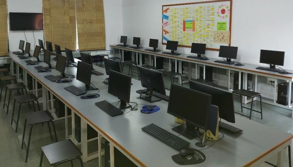 computer-lab- computer-lab-